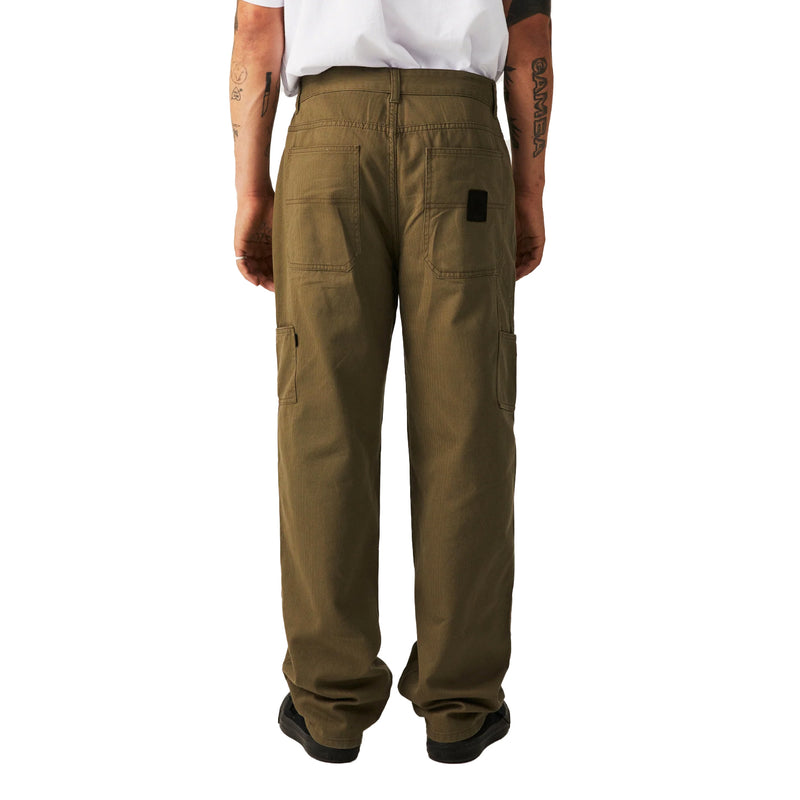 Bestel de Former DISTEND VT PANT ARMYveilig, gemakkelijk en snel bij Revert 95. Check onze website voor de gehele Former collectie, of kom gezellig langs bij onze winkel in Haarlem.