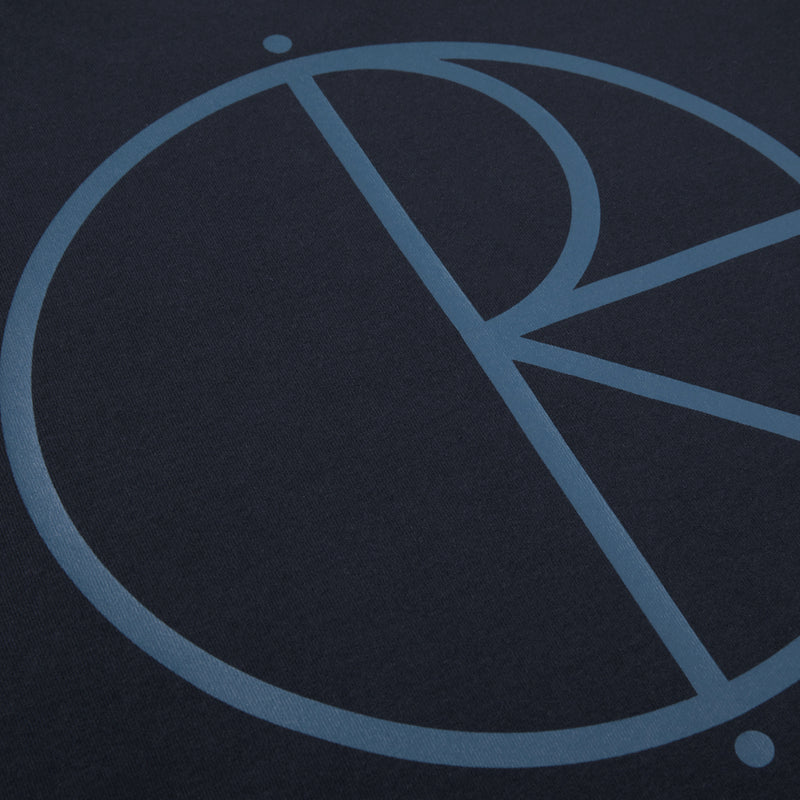 Bestel de Polar Stroke Logo Tee Navy Blue veilig, gemakkelijk en snel bij Revert 95. Check onze website voor de gehele Polar collectie, of kom gezellig langs bij onze winkel in Haarlem.