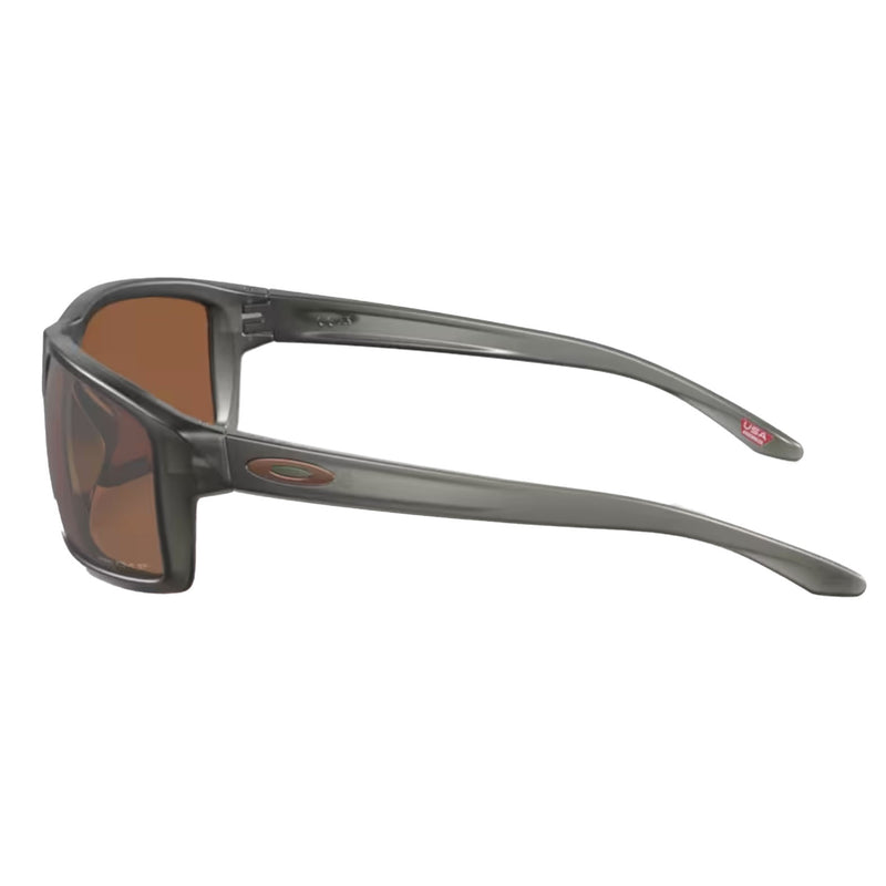 Bestel de Oakley Gibston Matte Grey Smoke Prizm Tungsten Polarized veilig, gemakkelijk en snel bij Revert 95. Check onze website voor de gehele Oakley collectie, of kom gezellig langs bij onze winkel in Haarlem.	