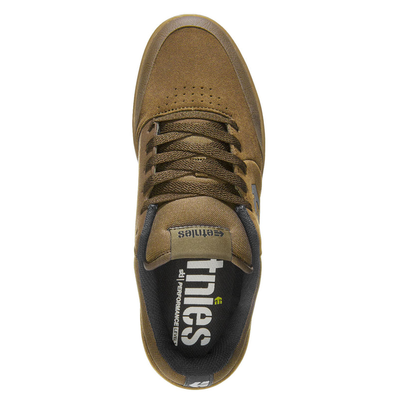 Bestel de Etnies MARANA BROWN BLACK GUM veilig, gemakkelijk en snel bij Revert 95. Check onze website voor de gehele Etnies collectie, of kom gezellig langs bij onze winkel in Haarlem.	