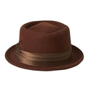 Bestel de Brixton STOUT PORK PIE SEPIA BRONZE veilig, gemakkelijk en snel bij Revert 95. Check onze website voor de gehele Brixton collectie, of kom gezellig langs bij onze winkel in Haarlem.	