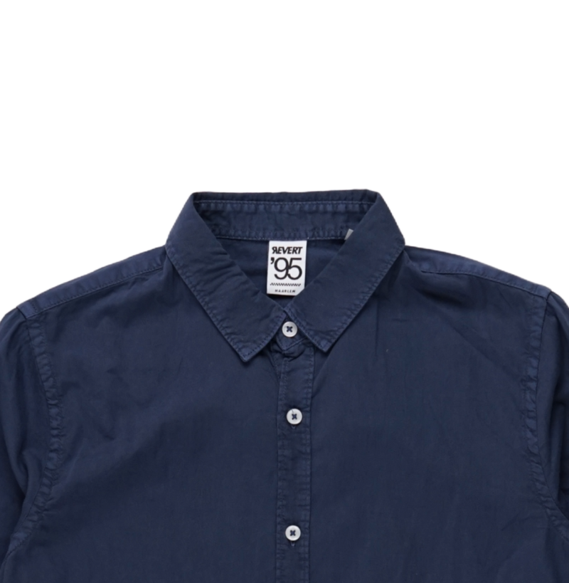 Koop het Revert 95 everydays are fiitted shirt veilig en snel bij Revert 95 online of kom hem checken in de winkel in Haarlem.