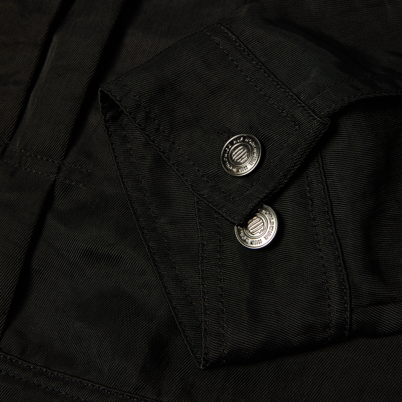 HUF x Thrasher Trucker Jacket – zwart denim jack met grote Thrasher-print op de rug en subtiel HUF-logo, ritssluiting en klassieke trucker-fit