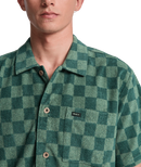 RVCA Antonia Figueiredo Checker Sponge Shirt in Beechnut, relaxed korte mouw overhemdje in checker patroon van zachte sponge stof, signatuurlijn van Braziliaanse pro surfer Antonia Figueiredo, verkrijgbaar bij Revert 95 Haarlem