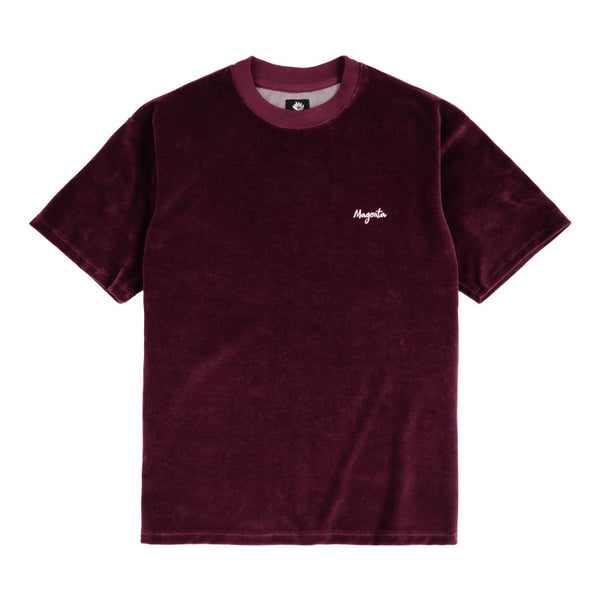 Bestel de Magenta VELOURS TEE – BURGUNDY veilig, gemakkelijk en snel bij Revert 95. Check onze website voor de gehele Magenta collectie, of kom gezellig langs bij onze winkel in Haarlem.