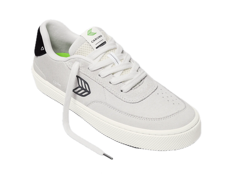 Cariuma Luan Pro Smoke White Suede Black Logo Sneaker – skateschoen van suède met zwart logo en gripzool