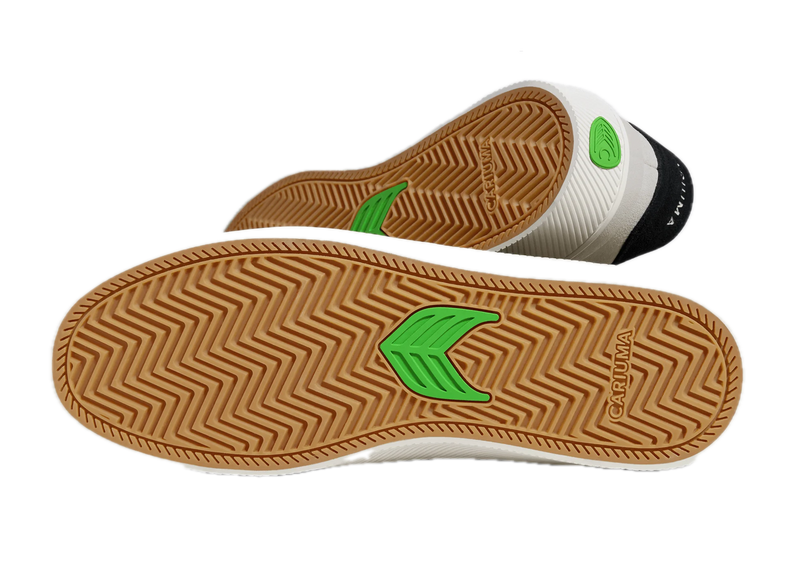 Cariuma Luan Pro Smoke White Suede Black Logo Sneaker – skateschoen van suède met zwart logo en gripzool