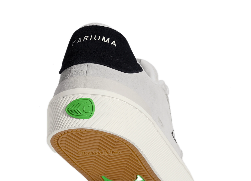 Cariuma Luan Pro Smoke White Suede Black Logo Sneaker – skateschoen van suède met zwart logo en gripzool