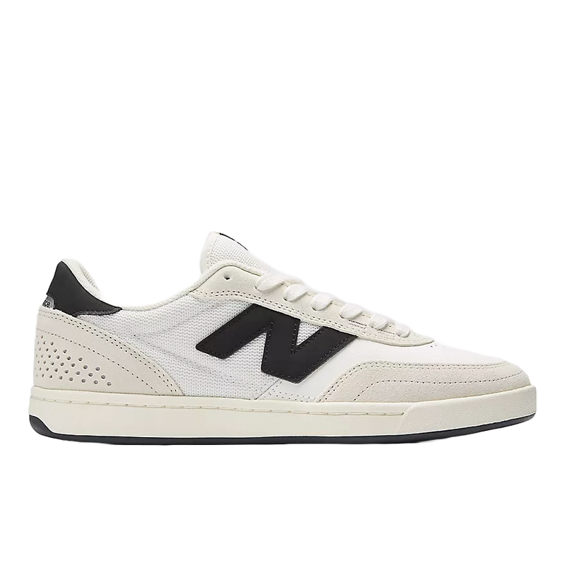 Koop de New Balance NM 440 V2 Sea Salt Black en snel bij Revert 95 online of kom hem checken in de winkel in Haarlem.