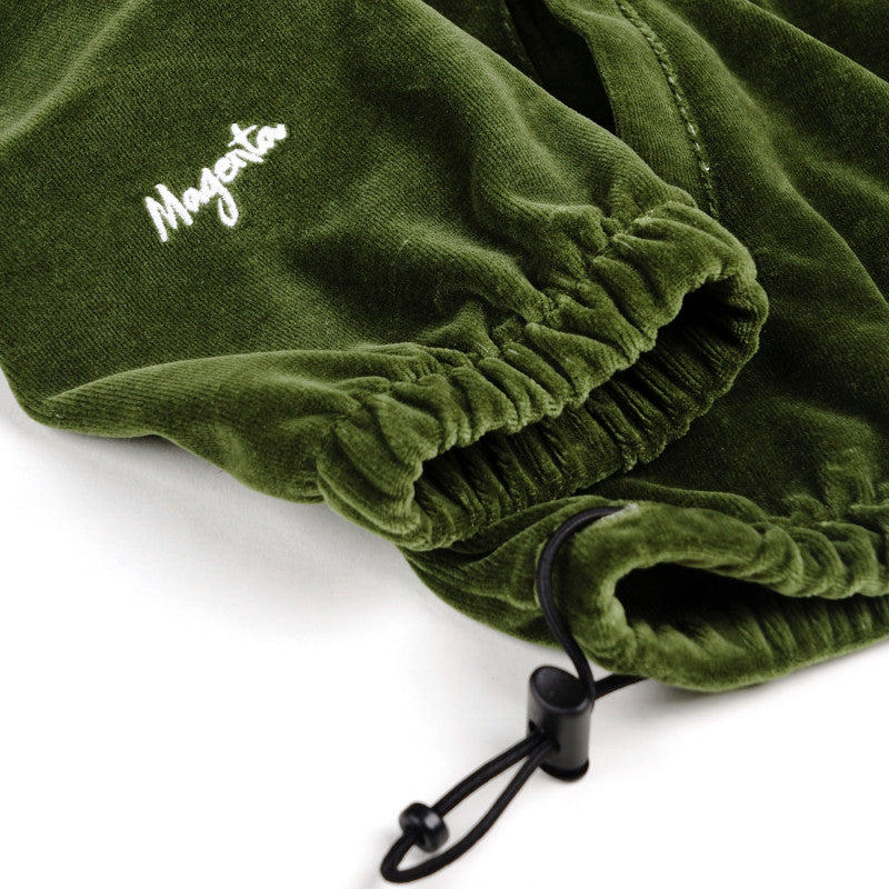 Bestel de Magenta DIMANCHE VELOURS HIGHNECK - FORREST GREEN veilig, gemakkelijk en snel bij Revert 95. Check onze website voor de gehele Magenta collectie, of kom gezellig langs bij onze winkel in Haarlem.	