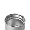 YETI Rambler Geisoleerde Voedselpot, 18/8 roestvrij staal double-wall vacuum insulated food jar met 100% leakproof MagVent Lid wide-mouth opening en no-slip grip verkrijgbaar in 237ml 473ml en 710ml vaatwasserbestendig BPA vrij 5 jaar garantie, verkrijgbaar bij Revert 95 Haarlem
