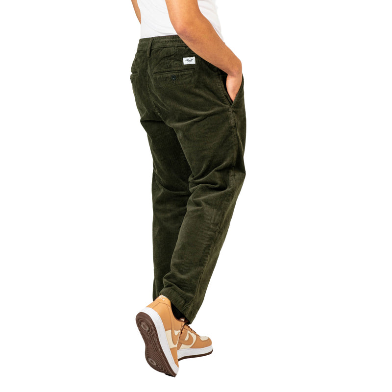 Bestel de Reell Reflex Loose Chino Dark Green Corduroy §xxveilig, gemakkelijk en snel bij Revert 95. Check onze website voor de gehele Obey collectie, of kom gezellig langs bij onze winkel in Haarlem.