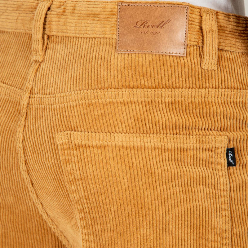 Bestel de Reell Denim Baggy Golden Sand Cord snel, gemakkelijk en veilig bij Revert 95. Check onze website voor de gehele Reell Denim collectie.