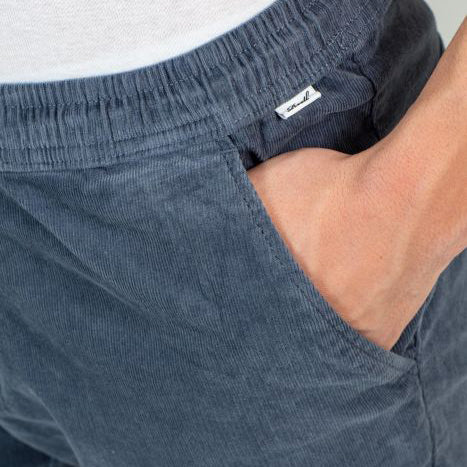 Bestel de Reflex Easy Short Baby Cord Blue Grey snel, gemakkelijk en veilig bij Revert 95. Bekijk onze website voor de hele Reell Denim collectie.