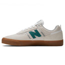 Bestel de New Balance Numeric NM306RUP veilig, gemakkelijk en snel bij Revert 95. Check onze website voor de gehele New Balance Numeric collectie, of kom gezellig langs bij onze winkel in Haarlem.