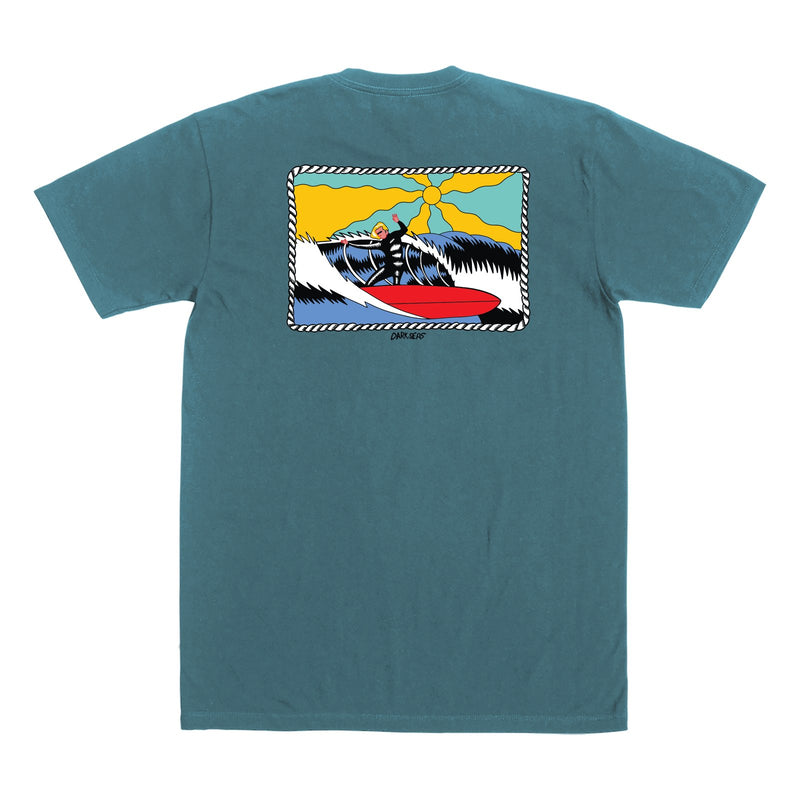 Dark Seas kookling pigment tee achterkant surfer