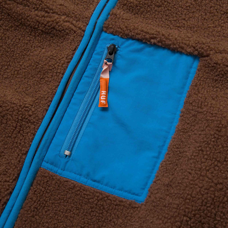 HUF FORT POINT SHERPA JACKET voorzak close-up Dust brown jas Revert95.com