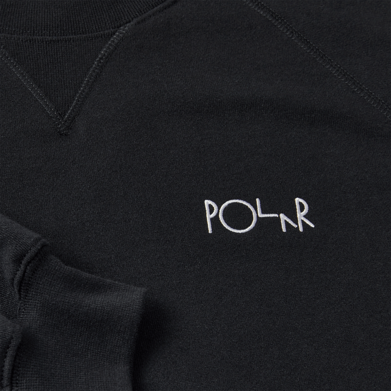 Polar Default Crewneck Black voorkant close-up