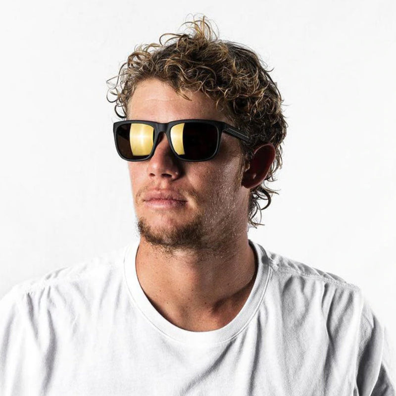 Bestel de Electric Knoxville XL S John John Florence Black Bronze Polarized Pro snel, veilig en gemakkelijk bij Revert 95. Check onze website voor de gehele Electric collectie of kom langs in de winkel in Haarlem. 