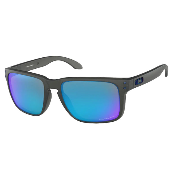 Bestel de Oakley Holbrook XL Grey Smoke Prizm Iridium Polarized snel, gemakkelijk en veilig bij Revert 95. Check on ze website voor de gehele Oakley collectie.