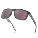 Bestel de Oakley Holbrook Steel PRIZM Daily Polar ​zonnebril snel, gemakkelijk en veilig bij Revert 95. Check on ze website voor de gehele Oakley gepolariseerde zonnebrillen collectie, of kom langs in onze winkel in Haarlem