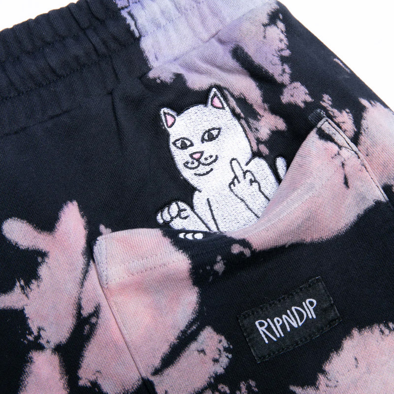 Bestel de Ripndip Blaze Sweatshorts veilig, gemakkelijk en snel bij Revert 95. Check onze website voor de gehele Ripndip collectie.