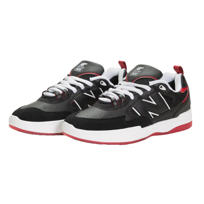 Bestel de New Balance NB NB NUMERIC TIAGO LEMOS 808 / NM808V1 veilig, gemakkelijk en snel bij Revert 95. Check onze website voor de gehele New Balance Numeric collectie.