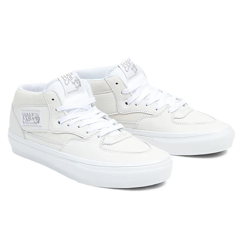 Bestel de Vans Skate Half Cab DAZ White white veilig, gemakkelijk en snel bij Revert 95. Check onze website voor de gehele Vans collectie.