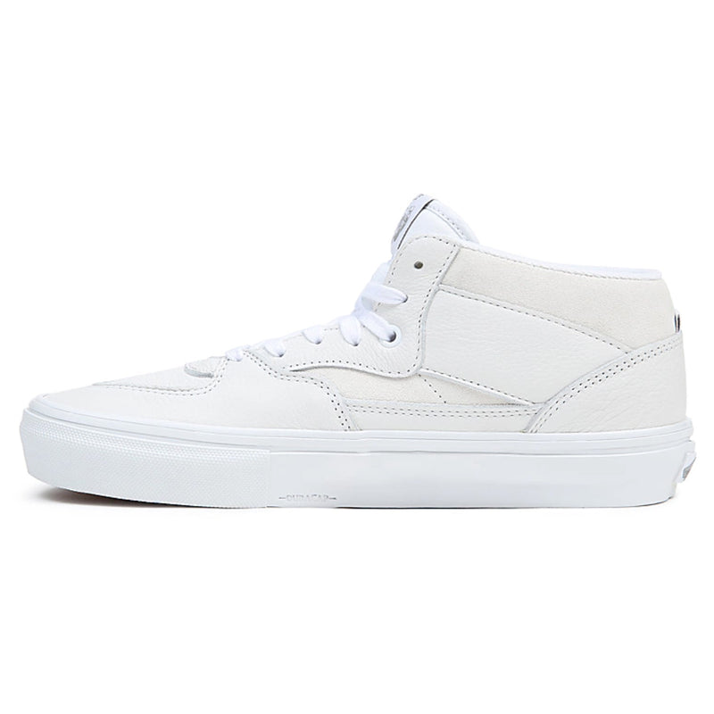 Bestel de Vans Skate Half Cab DAZ White white veilig, gemakkelijk en snel bij Revert 95. Check onze website voor de gehele Vans collectie.	