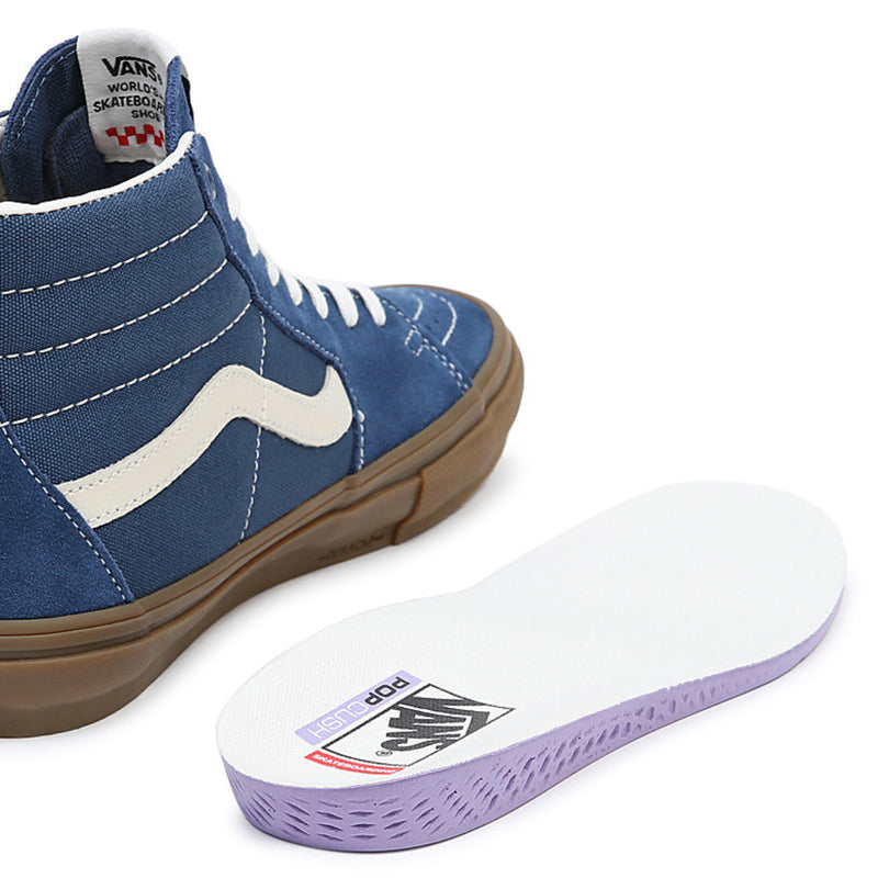 Bestel de Vans SKATE SK8-HI Shoes Suede Gum Dark Denim veilig, gemakkelijk en snel bij Revert 95. Check onze website voor de gehele Vans collectie.	