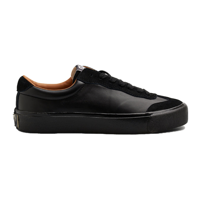 Bestel de Last Resort Ab VM004 - Milic Leather Suede Lo Duo Black Black veilig, gemakkelijk en snel bij Revert 95. Check onze website voor de gehele Last Resort Ab collectie, of kom gezellig langs bij onze winkel in Haarlem.