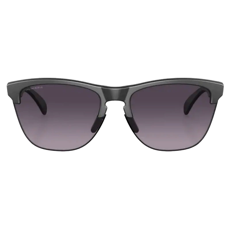 Bestel de Oakley FROGSKINS LITE Matte Black Prizm Grey Gradient veilig, gemakkelijk en snel bij Revert 95. Check onze website voor de gehele Oakley collectie, of kom gezellig langs bij onze winkel in Haarlem.	