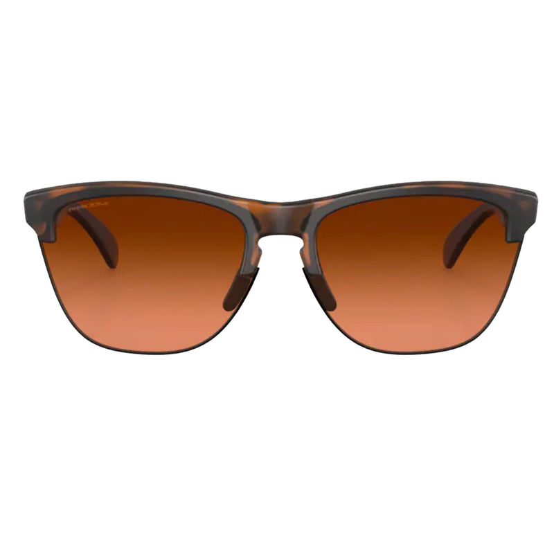 Bestel de Oakley FROGSKINS LITE Matte Tortoise Prizm Brown Gradient veilig, gemakkelijk en snel bij Revert 95. Check onze website voor de gehele Oakley collectie, of kom gezellig langs bij onze winkel in Haarlem.	