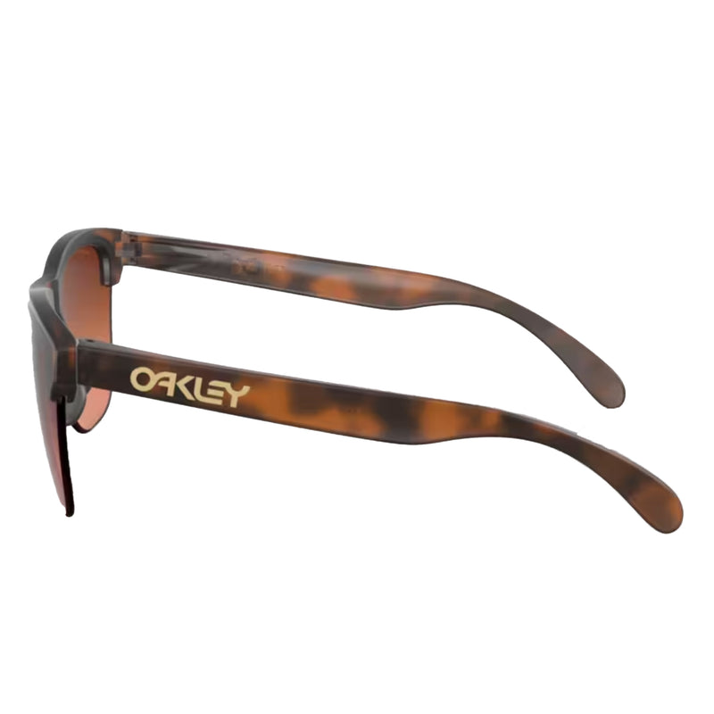 Bestel de Oakley FROGSKINS LITE Matte Tortoise Prizm Brown Gradient veilig, gemakkelijk en snel bij Revert 95. Check onze website voor de gehele Oakley collectie, of kom gezellig langs bij onze winkel in Haarlem.	