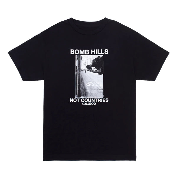 Bestel de Bomb Hills Not Countries - Tee -Black veilig, gemakkelijk en snel bij Revert 95. Check onze website voor de gehele GX1000 collectie, of kom gezellig langs bij onze winkel in Haarlem.