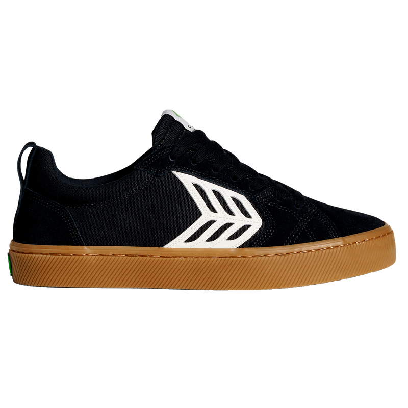 Cariuma Catiba black gum zijkant skateschoenen