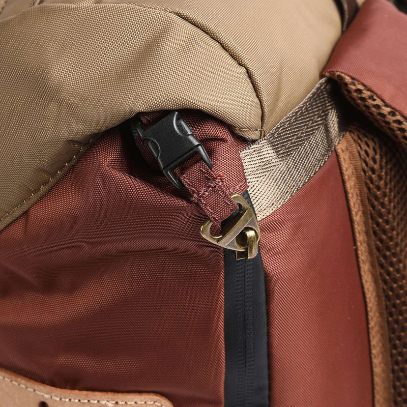 Bestel de Doughnut Colorado Jungle Series Backpack snel, veilig en gemakkelijk bij Revert 95. Check onze website voor de gehele Doughnut collectie.