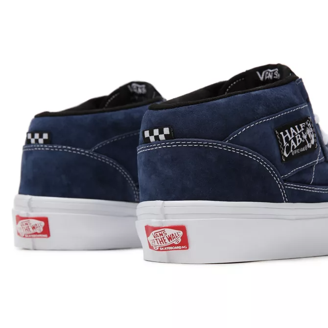 Bestel de Vans MN Skate Half Cab '93 snel, veilig en gemakkelijk bij Revert 95. Check onze website voor de gehele Vans collectie.