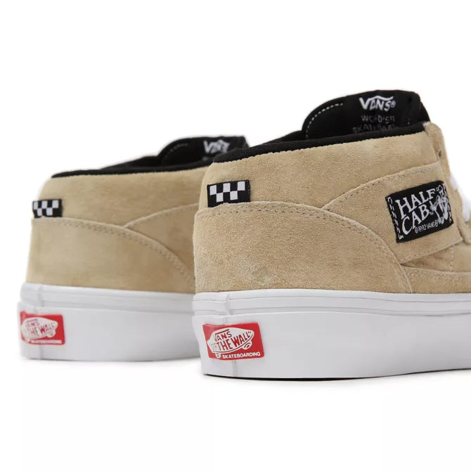 Bestel de Vans MN Skate Half Cab '93 snel, veilig en gemakkelijk bij Revert 95. Check onze website voor de gehele Vans collectie.