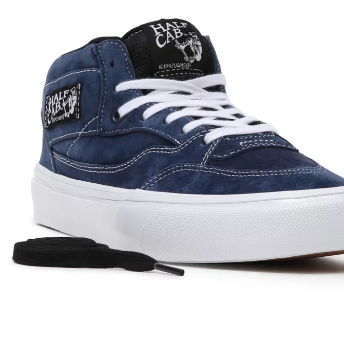 Bestel de Vans MN Skate Half Cab '93 snel, veilig en gemakkelijk bij Revert 95. Check onze website voor de gehele Vans collectie.