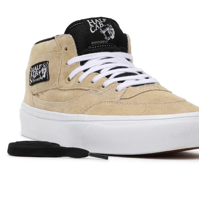 Bestel de Vans MN Skate Half Cab '93 snel, veilig en gemakkelijk bij Revert 95. Check onze website voor de gehele Vans collectie.