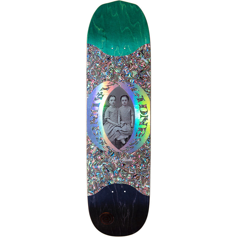 Bestel de Madness Twins Slick R7 Skateboard Deck veilig, gemakkelijk en snel bij Revert 95. Check onze website voor de gehele Madness collectie.